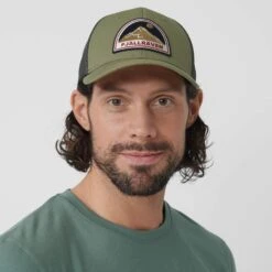 FJÄLLRÄVEN BADGE LÅNGTRADARKEPS Unisex - Cap -Globetrotter Verkäufe 5637915840 d badge langtradarkeps fjaellraeven 24