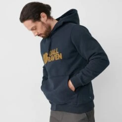 FJÄLLRÄVEN LOGO HOODIE M Herren - Kapuzenpullover 15 FJÄLLRÄVEN LOGO HOODIE M Herren - Kapuzenpullover -Globetrotter Verkäufe 5638003707 d fjaellraeven logo hoodie m fjaellraeven 24 1